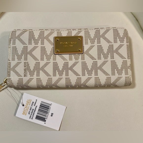 Michael Kors NWT Wallet & Dustbag - Picture 1 of 9